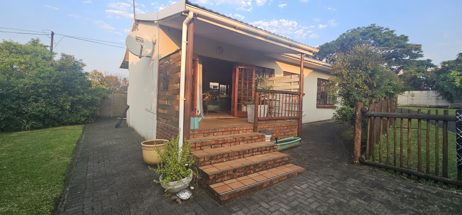 2 Bedroom Property for Sale in Sunrise On Sea Eastern Cape